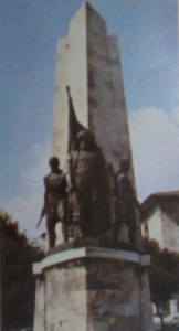 Ali Hadi Bara'nın, Beşiktaş'da Zühtü Müridoğlu'yla birlikte gerçekleştirdiği barbaros anıtı.