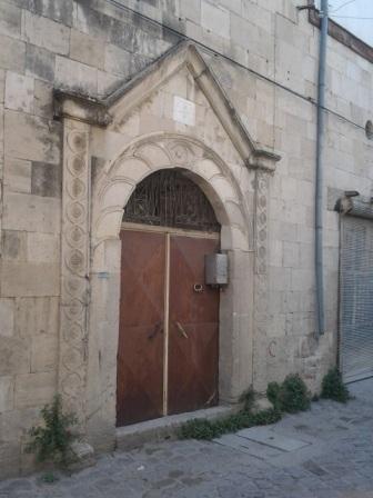 Tarihi konak kapıları